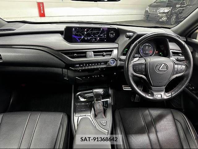 Lexus UX 2018-12 225553-1