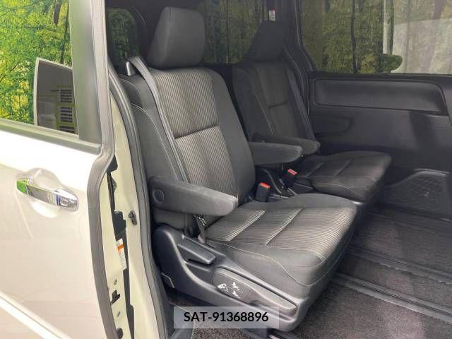 Toyota VOXY 2017-12 395001-9
