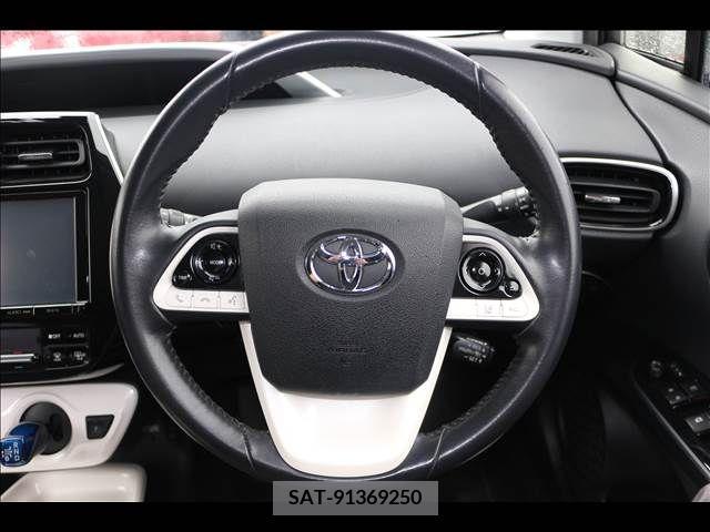 Toyota PRIUS 2017-01 330713-26