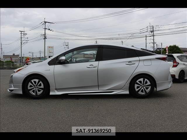 Toyota PRIUS 2017-01 330713-7