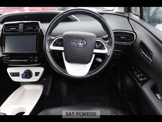 Toyota PRIUS 2017-01 330713-25