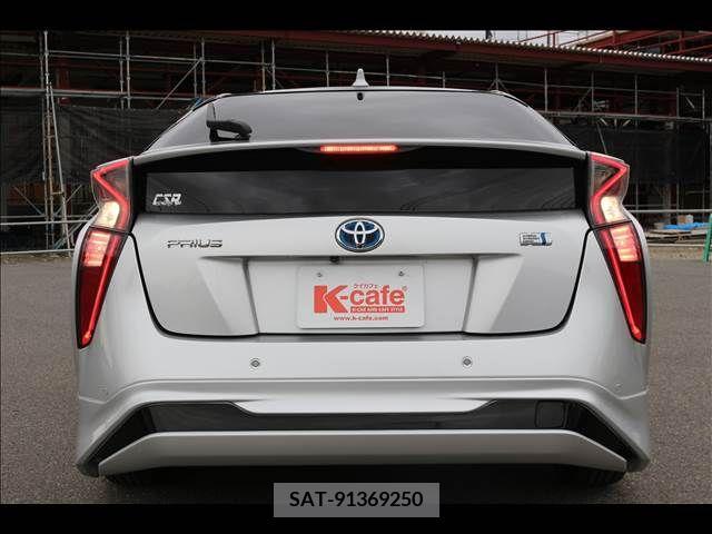 Toyota PRIUS 2017-01 330713-15