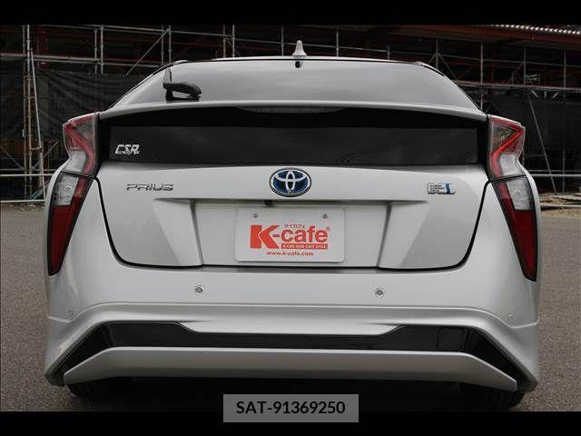 Toyota PRIUS 2017-01 330713-5