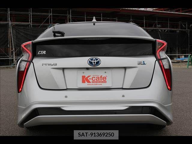 Toyota PRIUS 2017-01 330713-13