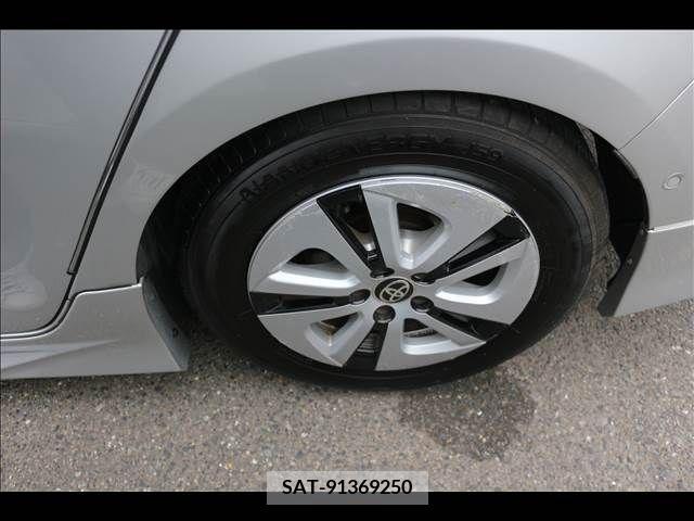 Toyota PRIUS 2017-01 330713-22