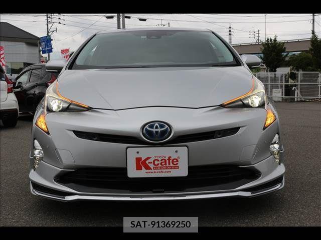 Toyota PRIUS 2017-01 330713-12