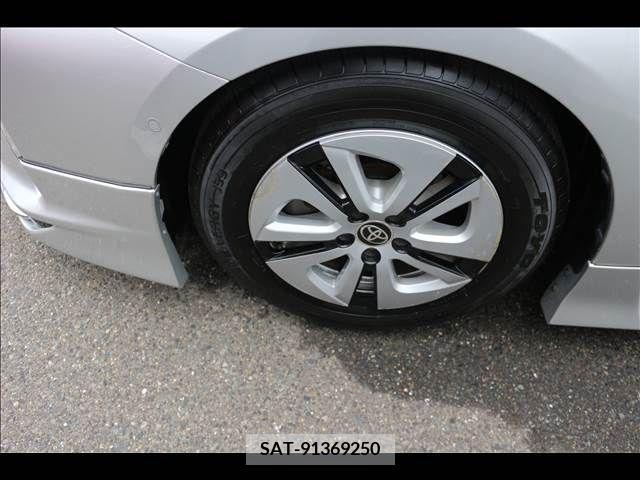 Toyota PRIUS 2017-01 330713-21