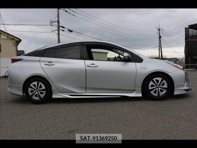 Toyota PRIUS 2017-01 330713-3