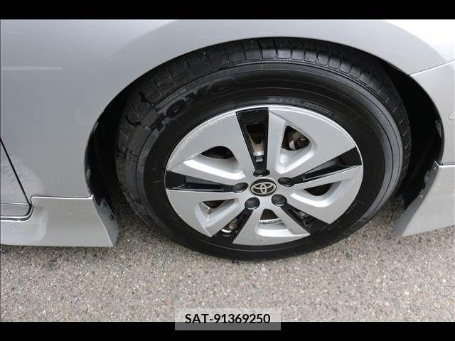 Toyota PRIUS 2017-01 330713-20