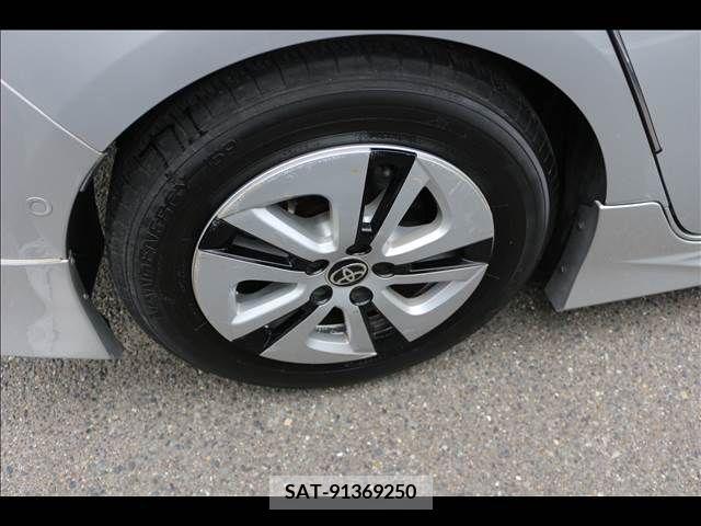 Toyota PRIUS 2017-01 330713-19