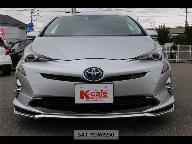 Toyota PRIUS 2017-01 330713-1