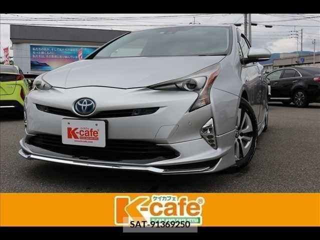 Toyota PRIUS 2017-01 330713-0