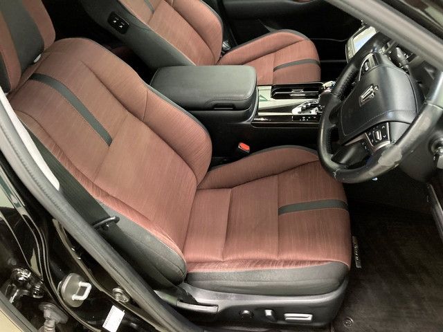 Toyota CROWN SEDAN 2017-01 28944-9