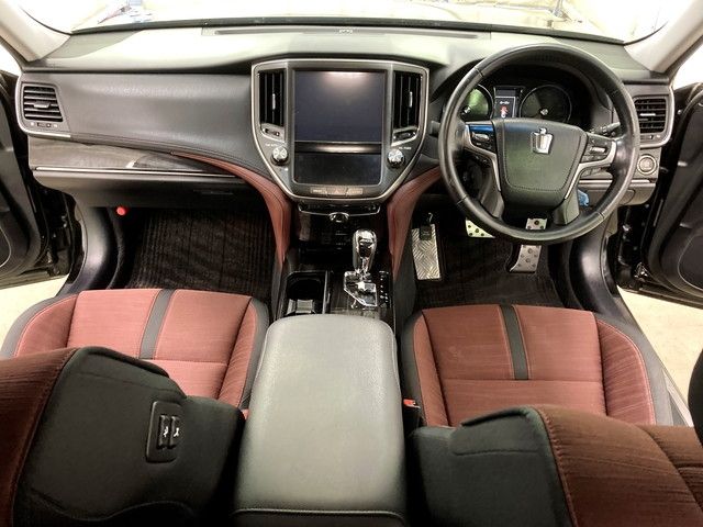 Toyota CROWN SEDAN 2017-01 28944-1