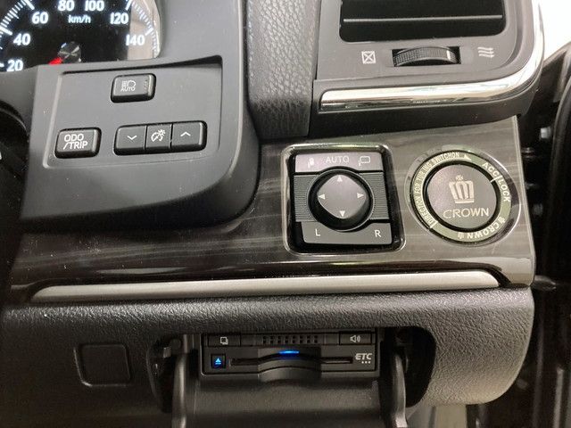 Toyota CROWN SEDAN 2017-01 28944-16