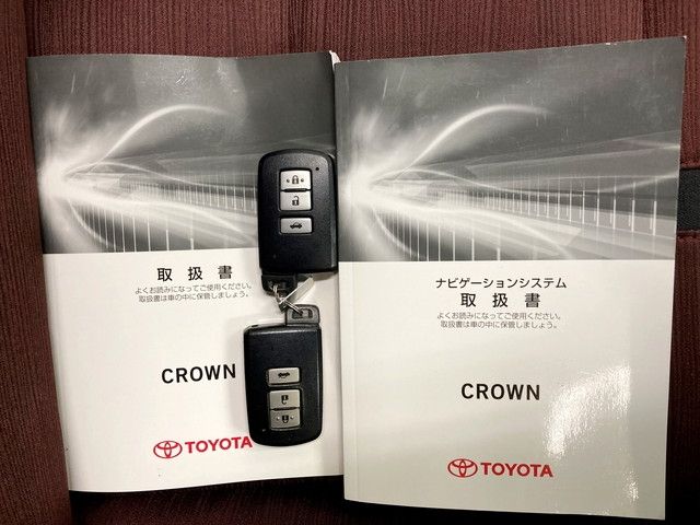 Toyota CROWN SEDAN 2017-01 28944-17