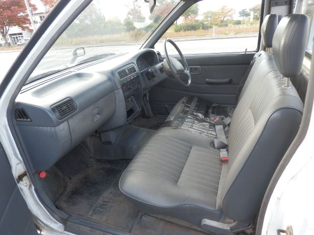 Nissan DATSUN TRUCK 1995-04 17058-8