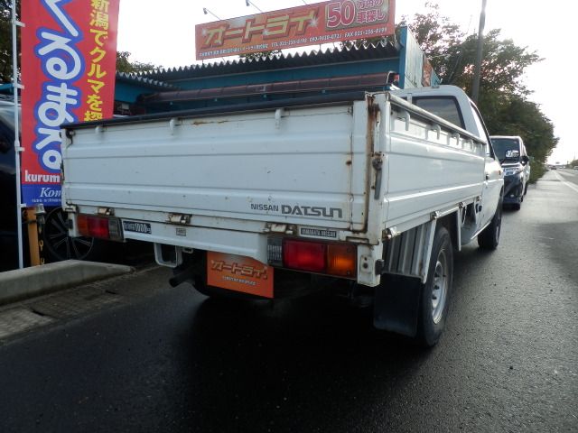 Nissan DATSUN TRUCK 1995-04 17058-5