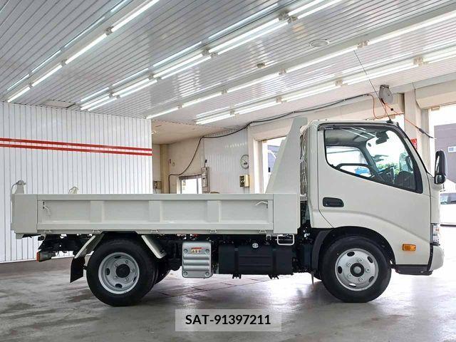 Hino DUTRO 2023-08 268684-5