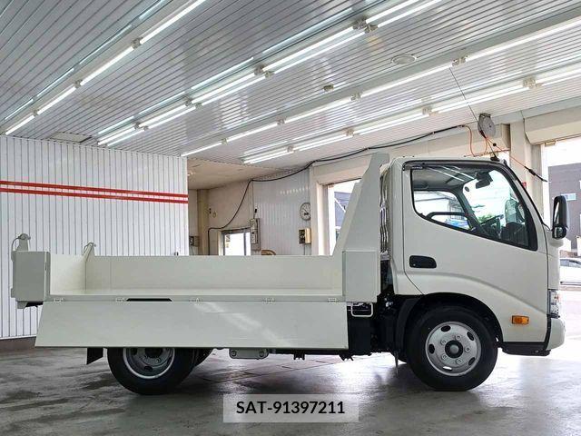 Hino DUTRO 2023-08 268684-6