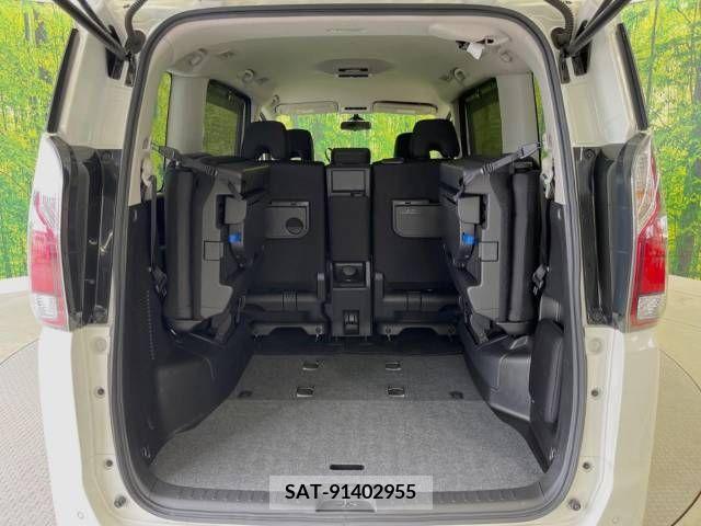 Nissan SERENA 2017-11 328935-11