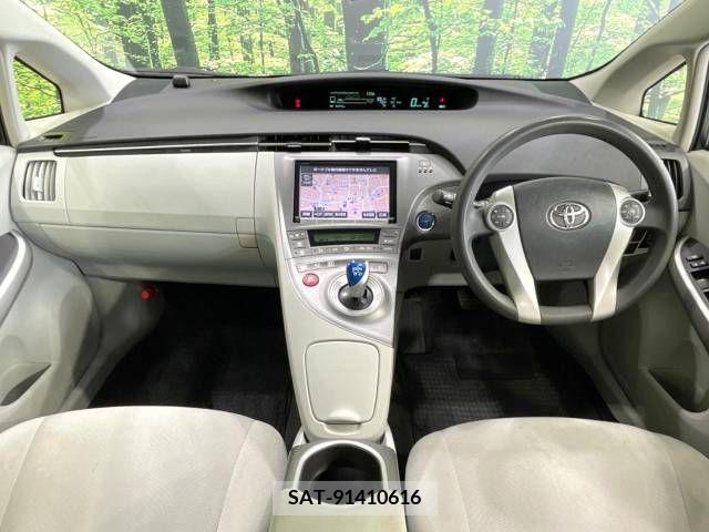 Toyota PRIUS 2014-11 376683-1