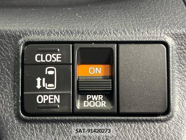 Toyota SIENTA 2015-08 381047-2