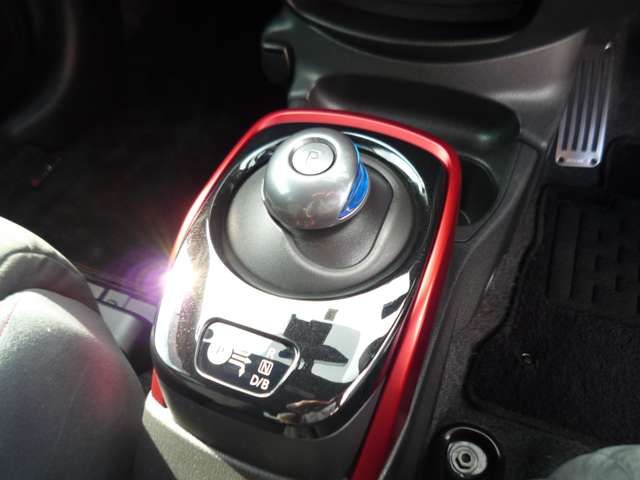 Nissan NOTE 2017-05 27448-18