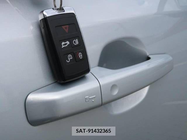 Jaguar E-PACE 2021-06 273509-18