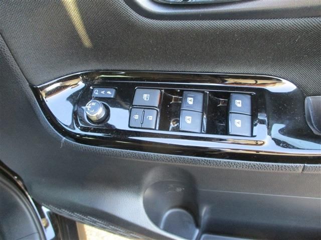 Toyota VOXY 2019-08 19372-25