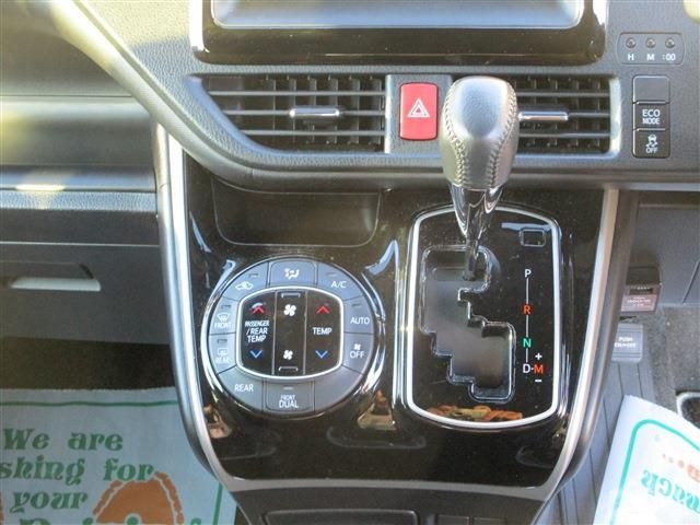 Toyota VOXY 2019-08 19372-22