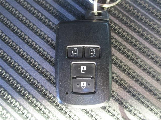 Toyota VOXY 2019-08 19372-28