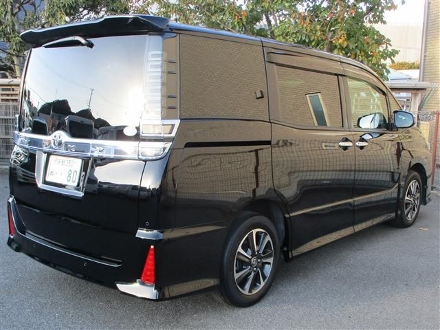 Toyota VOXY 2019-08 19372-1