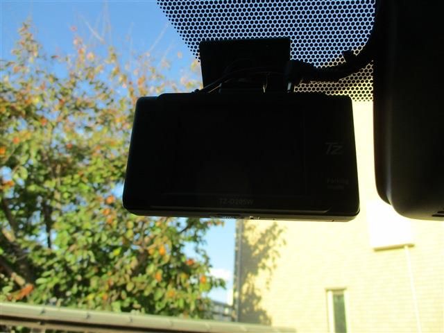 Toyota VOXY 2019-08 19372-27