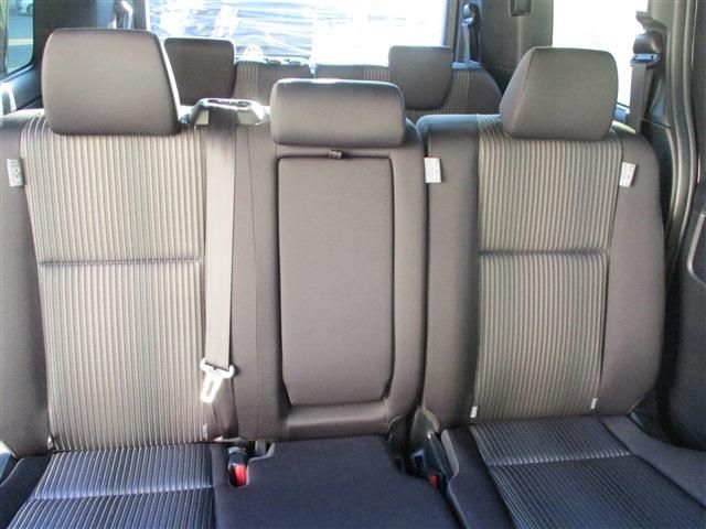 Toyota VOXY 2019-08 19372-17