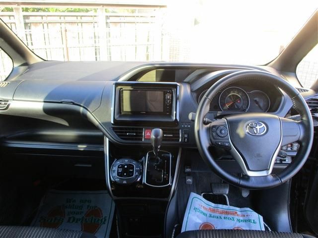 Toyota VOXY 2019-08 19372-20
