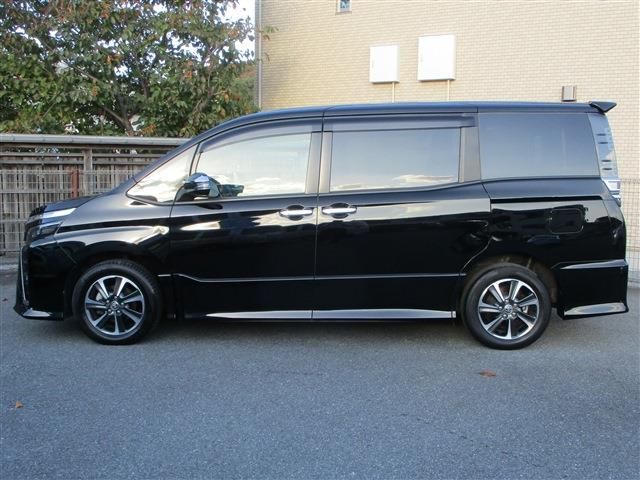 Toyota VOXY 2019-08 19372-3