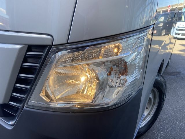 Nissan NV350 Caravan 2018-03 24724-14