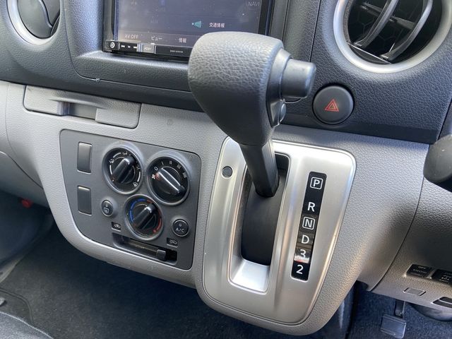 Nissan NV350 Caravan 2018-03 24724-8