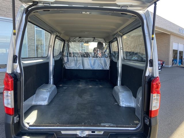 Nissan NV350 Caravan 2018-03 24724-3