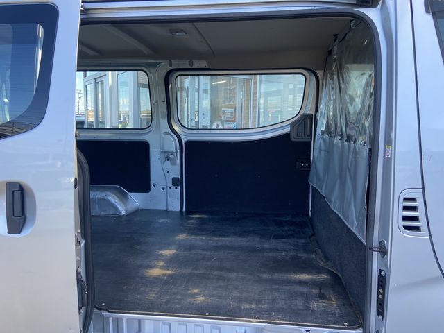 Nissan NV350 Caravan 2018-03 24724-4