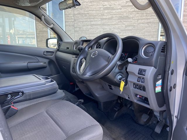 Nissan NV350 Caravan 2018-03 24724-1