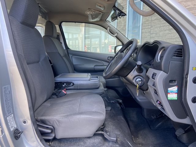 Nissan NV350 Caravan 2018-03 24724-5