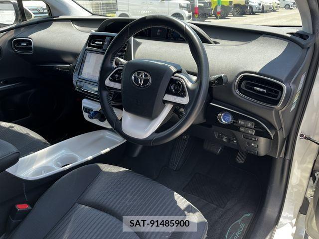 Toyota PRIUS 2016-07 381807-14