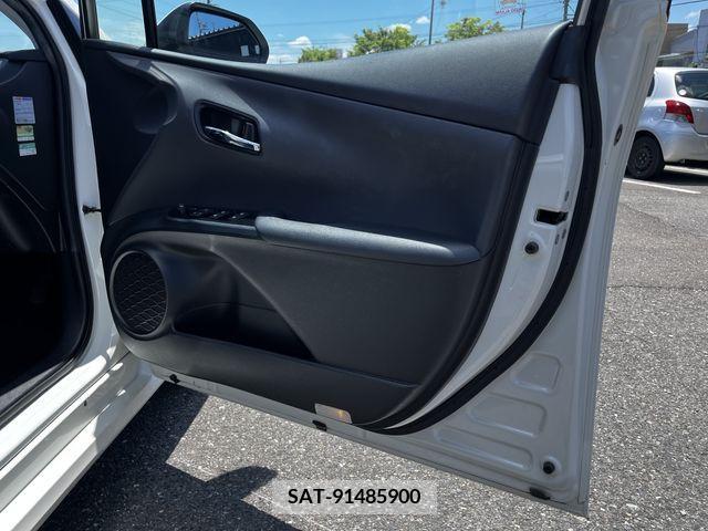 Toyota PRIUS 2016-07 381807-17