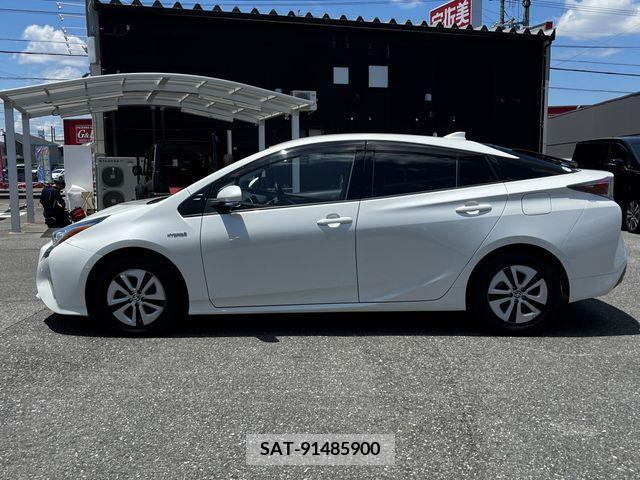 Toyota PRIUS 2016-07 381807-26