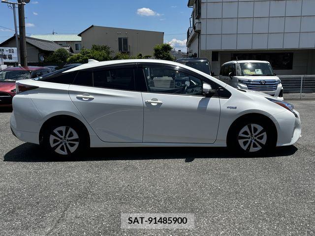 Toyota PRIUS 2016-07 381807-24