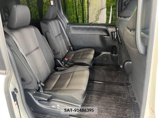 Toyota VOXY 2019-04 289937-12
