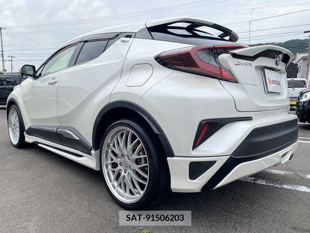 Toyota C-HR 2017-02 322955-8