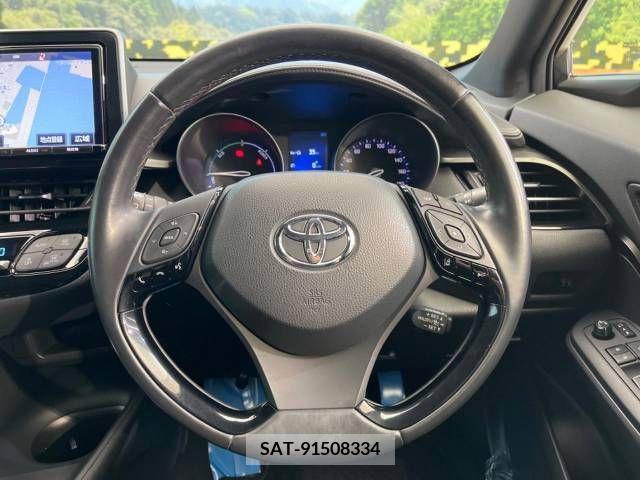 Toyota C-HR 2016-12 330768-11